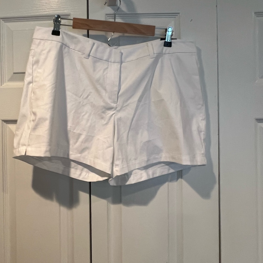 NWT White Nike golf shorts